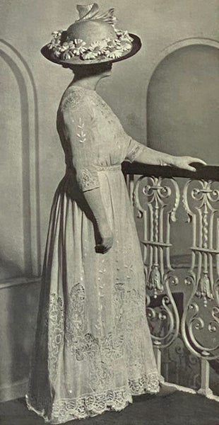 The Gallery of English Costume, Picture Book No. 6: Women's Costume, 1900-1930