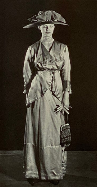 The Gallery of English Costume, Picture Book No. 1: A Brief View