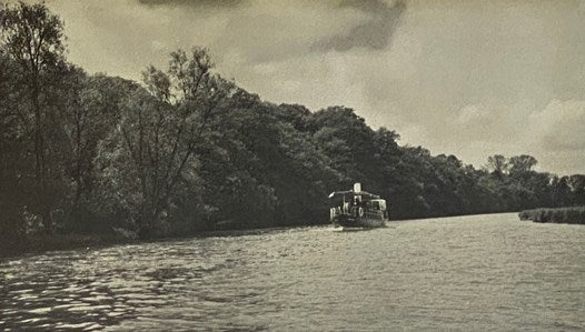 Voyaging Down the Thames: An Intimate Account of a Voyage 200 Miles Across England, Down 'The River of Liquid History'