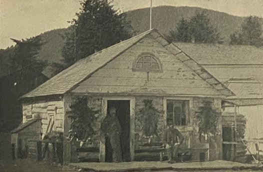 Salesman's Dummy for Alaska and the Klondike Gold Fields, Containing Full Account of the Discovery of Gold; Enormous Deposits of the Precious Metal; Routes Traversed by Miners; How to Find Gold; Camp Life at Klondike; Practical Instructions for Fortune S…