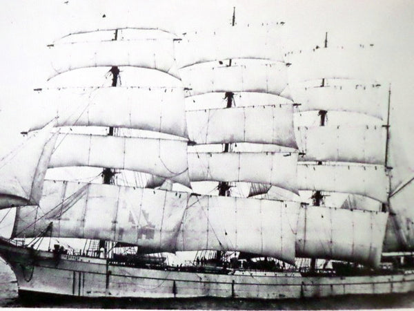 Pacific Square-Riggers: Pictorial History of the Great Windships of Yesteryear