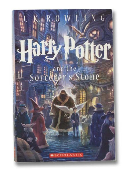 Harry Potter and the Sorcerer's Stone (Harry Potter Series Book 1)