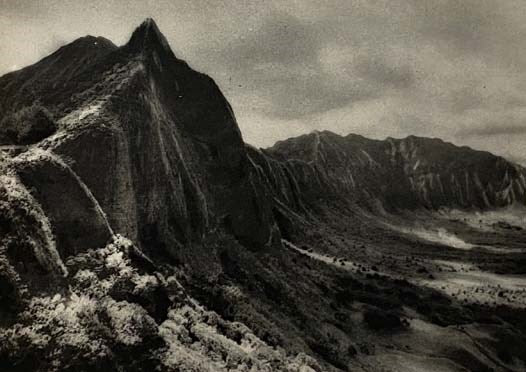 Pictures of Paradise: Moods and Moments in Hawaii